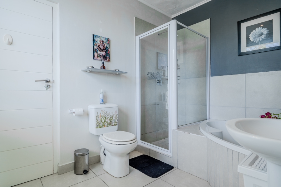 To Let 3 Bedroom Property for Rent in Lake Michelle Western Cape